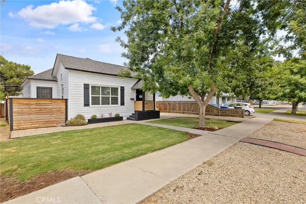 224 E 10th Hanford, CA 93230