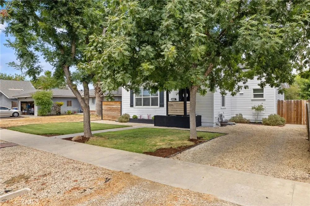 224 E 10th Hanford, CA 93230