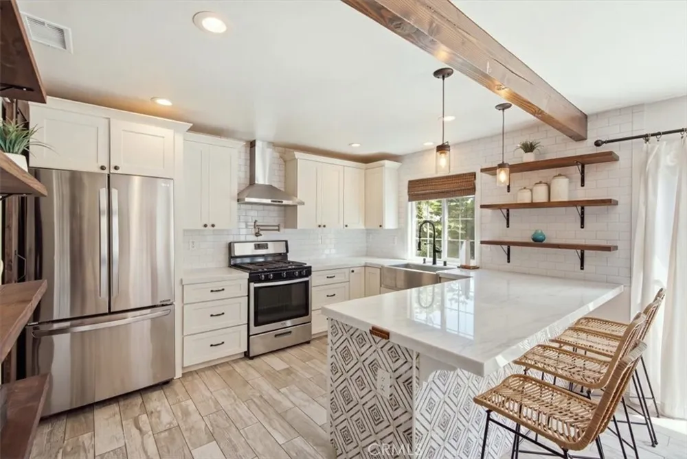 2113 Federal Avenue Costa Mesa, CA 92627