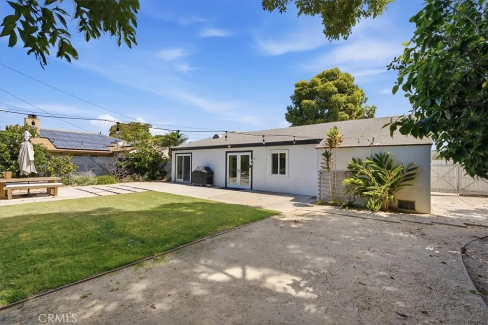 2113 Federal Avenue Costa Mesa, CA 92627