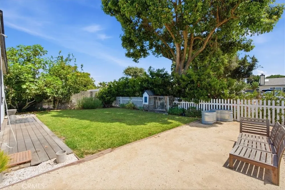 2113 Federal Avenue Costa Mesa, CA 92627
