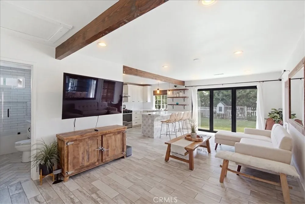 2113 Federal Avenue Costa Mesa, CA 92627