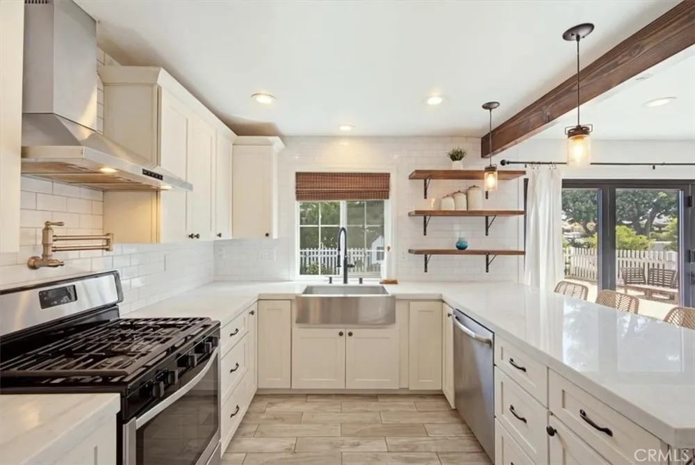 2113 Federal Avenue Costa Mesa, CA 92627