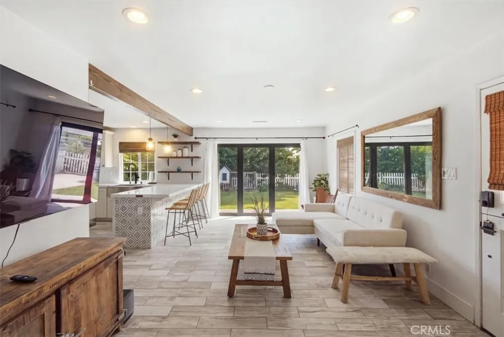 2113 Federal Avenue Costa Mesa, CA 92627
