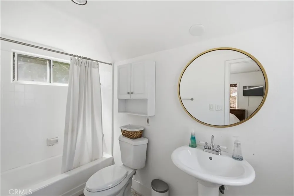 2113 Federal Avenue Costa Mesa, CA 92627