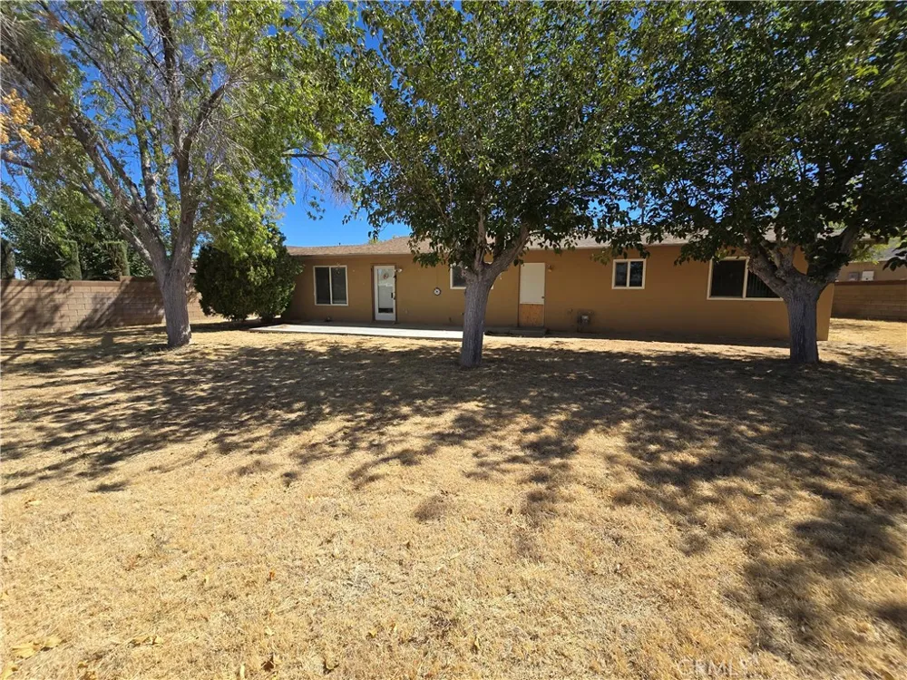 21135 Bancroft Court California City, CA 93505