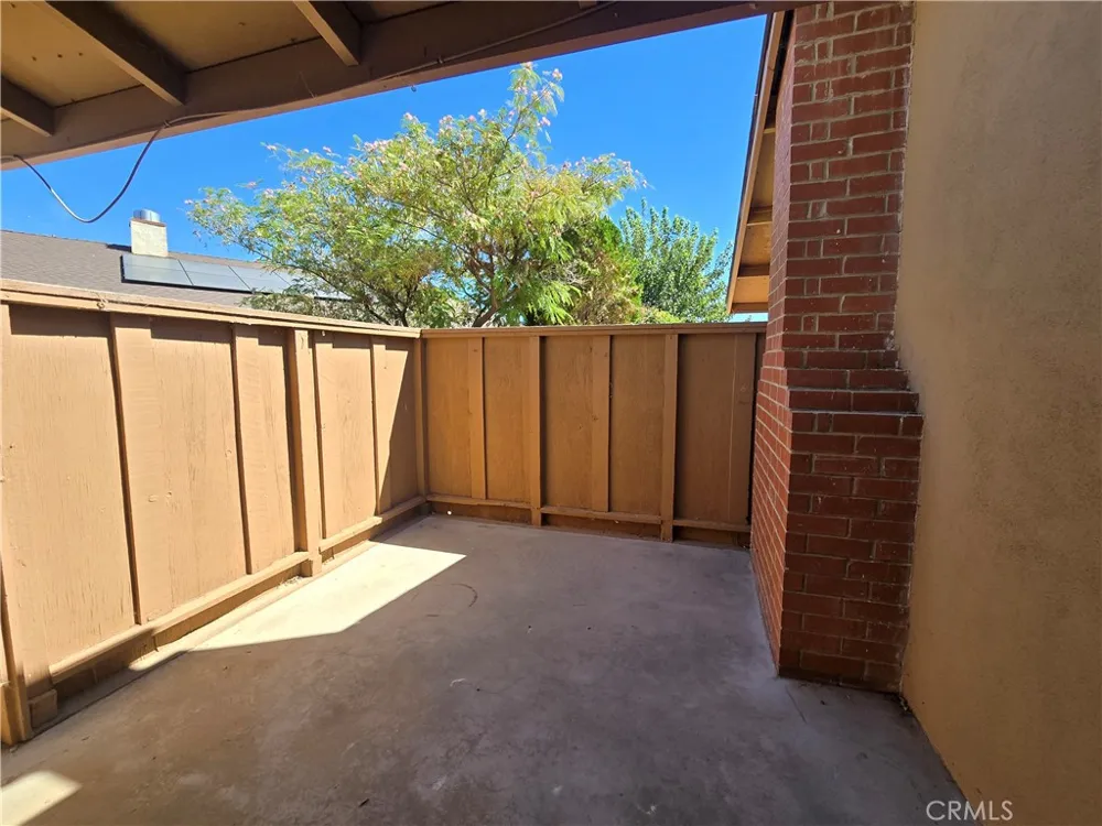 21135 Bancroft Court California City, CA 93505