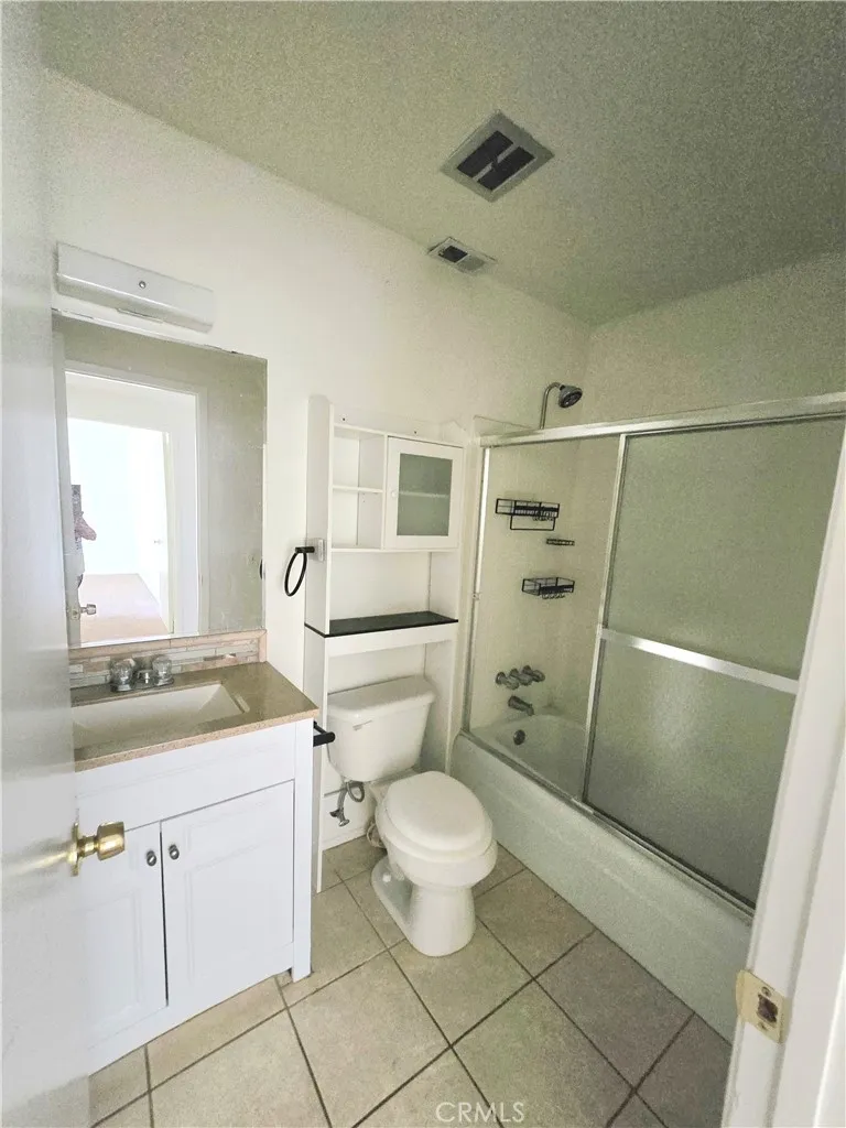 21135 Bancroft Court California City, CA 93505