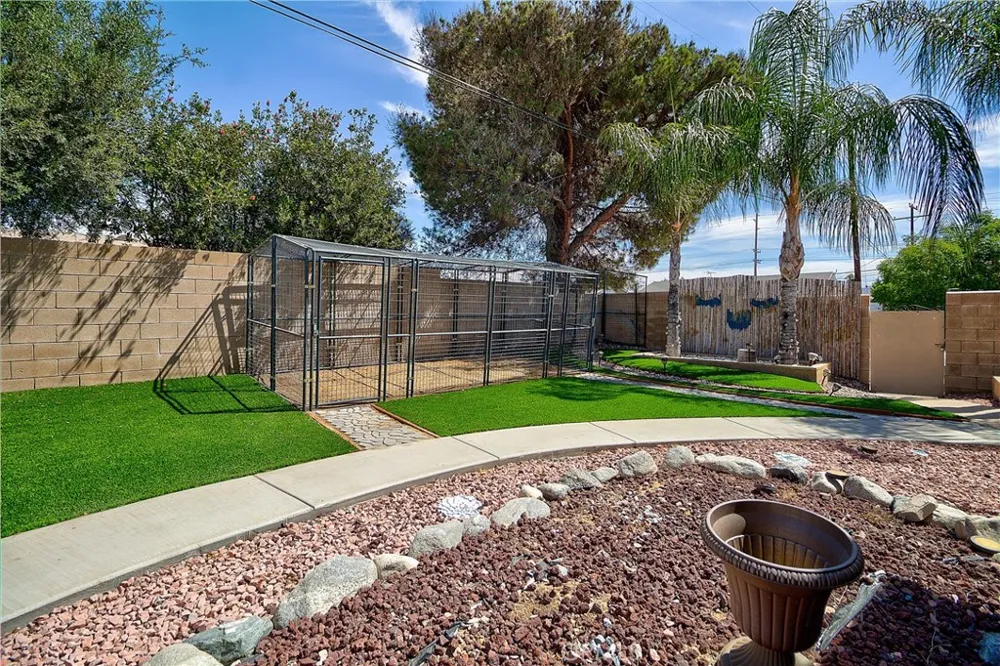 25890 Interlechen Drive Sun City, CA 92586