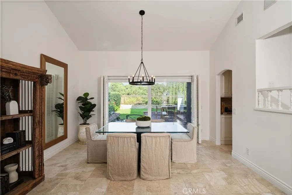 6497 Country Club Drive La Verne, CA 91750