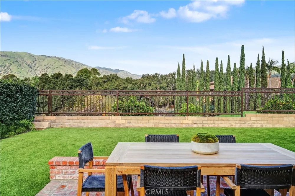 6497 Country Club Drive La Verne, CA 91750