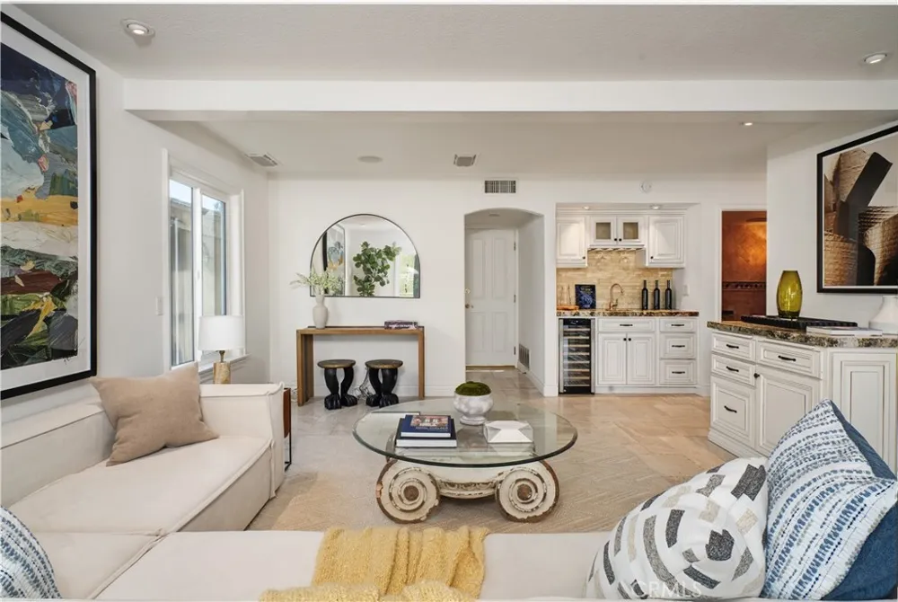 6497 Country Club Drive La Verne, CA 91750