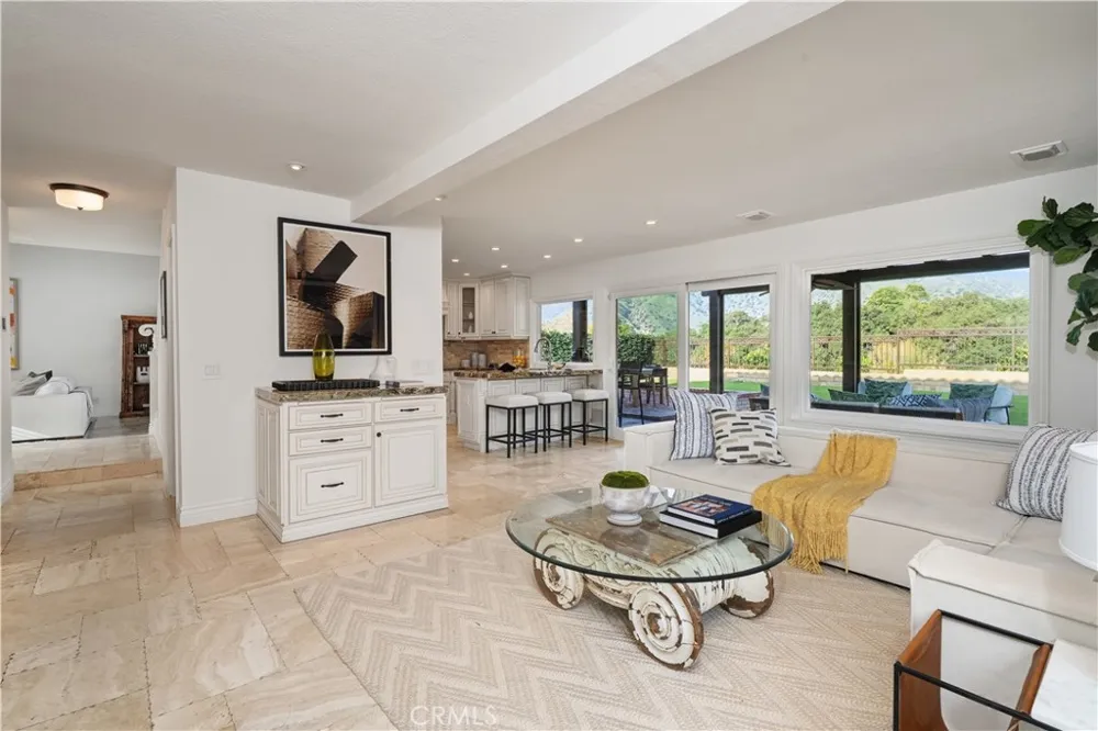 6497 Country Club Drive La Verne, CA 91750