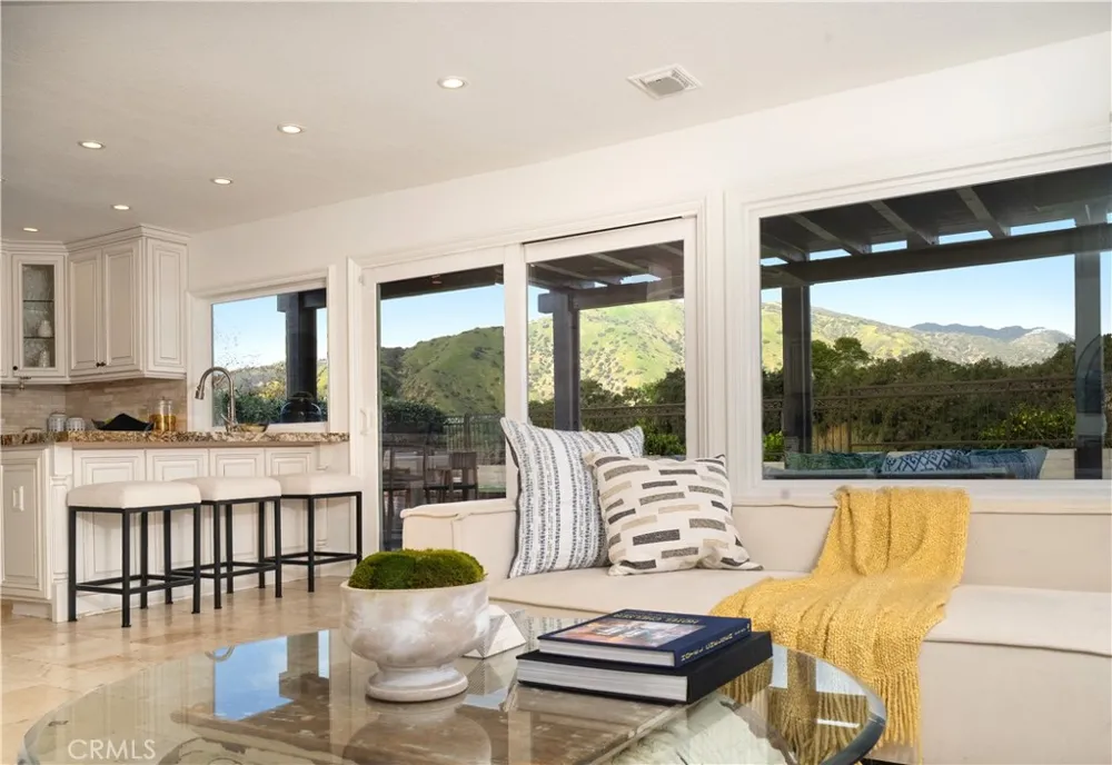6497 Country Club Drive La Verne, CA 91750