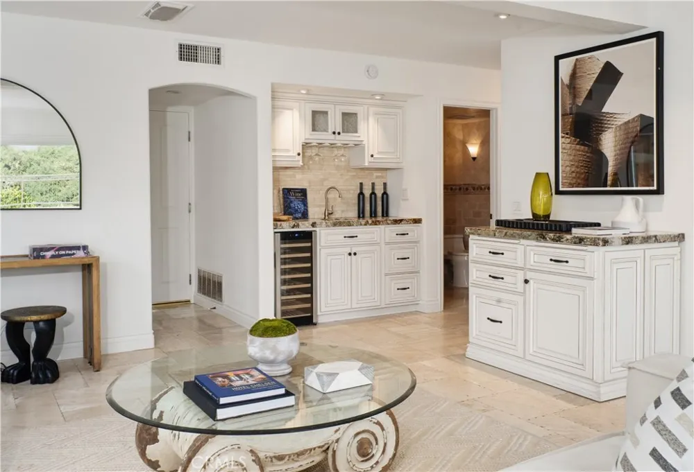 6497 Country Club Drive La Verne, CA 91750