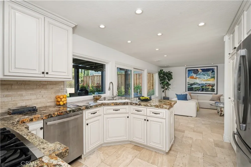 6497 Country Club Drive La Verne, CA 91750