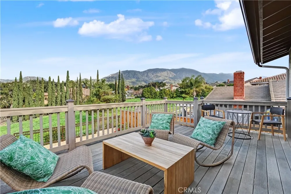 6497 Country Club Drive La Verne, CA 91750