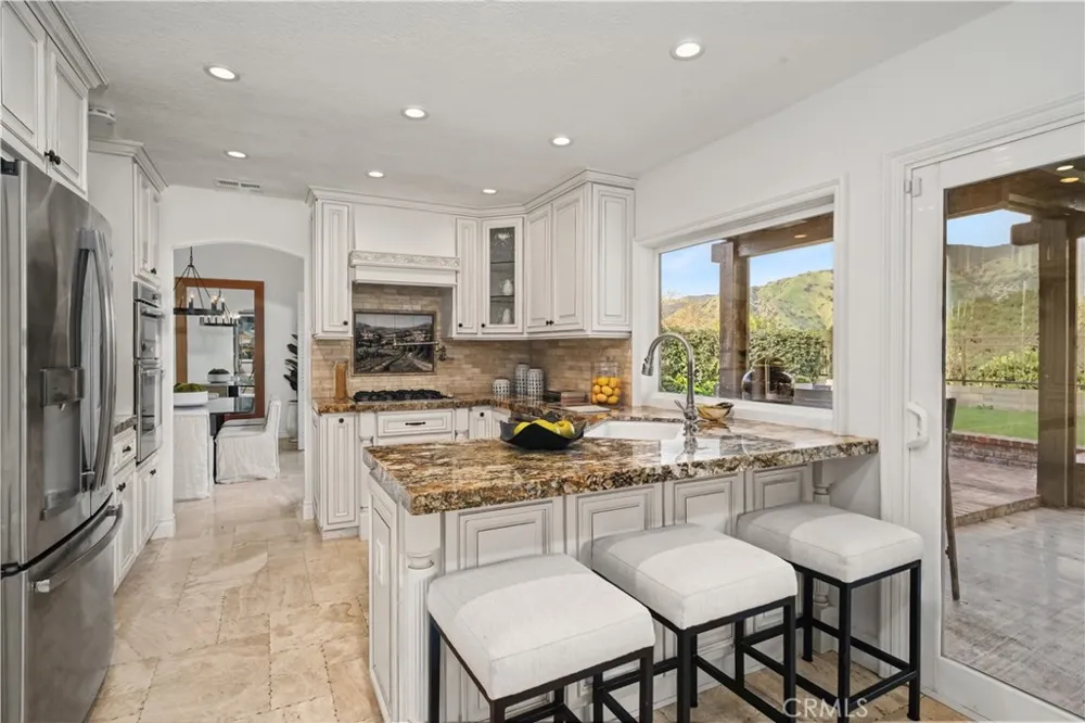 6497 Country Club Drive La Verne, CA 91750