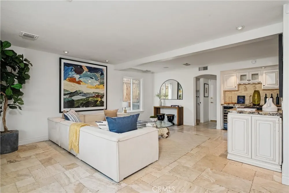 6497 Country Club Drive La Verne, CA 91750