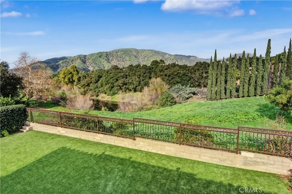 6497 Country Club Drive La Verne, CA 91750