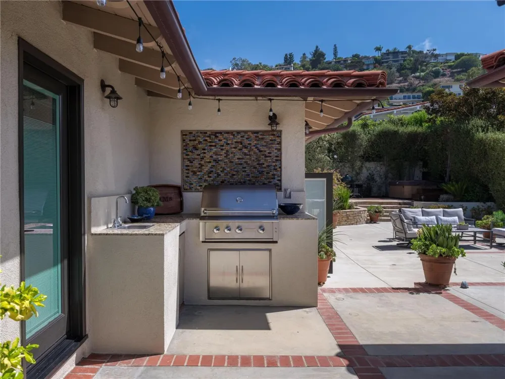 436 Via Media Palos Verdes Estates, CA 90274