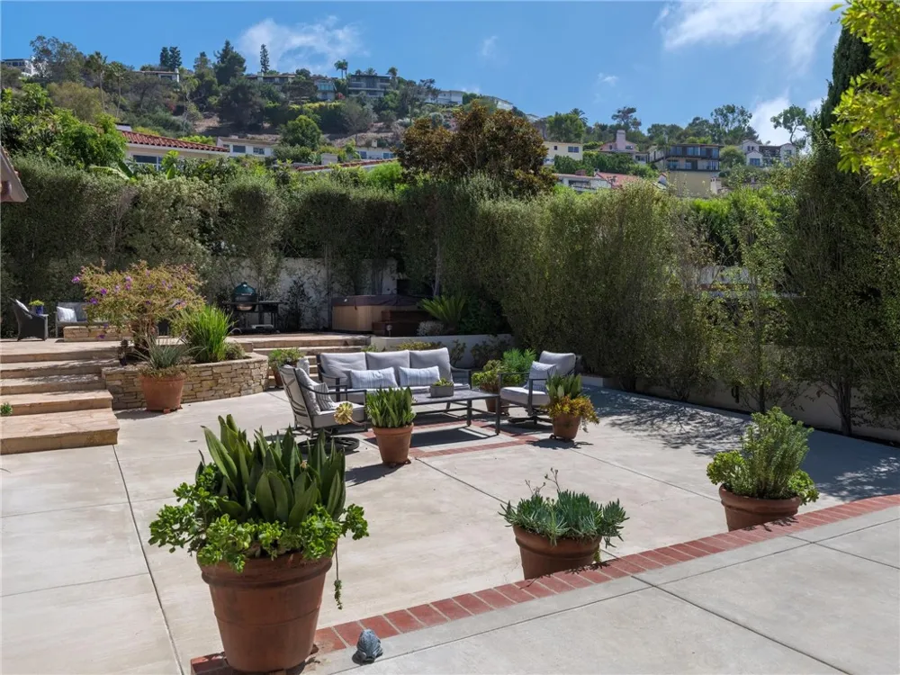 436 Via Media Palos Verdes Estates, CA 90274
