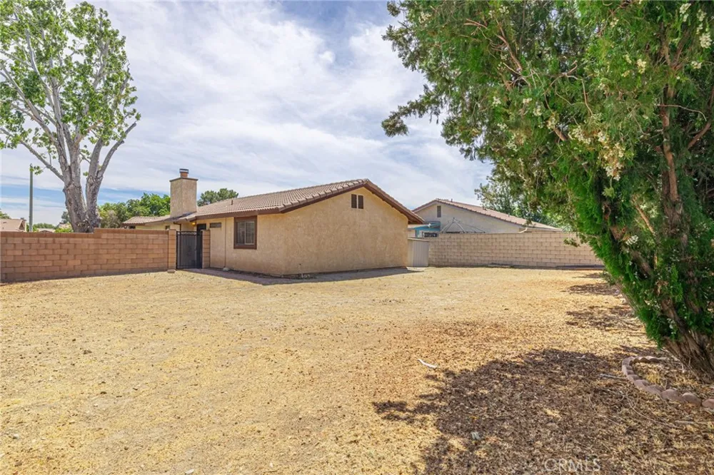 43729 La Paz Lancaster, CA 93535