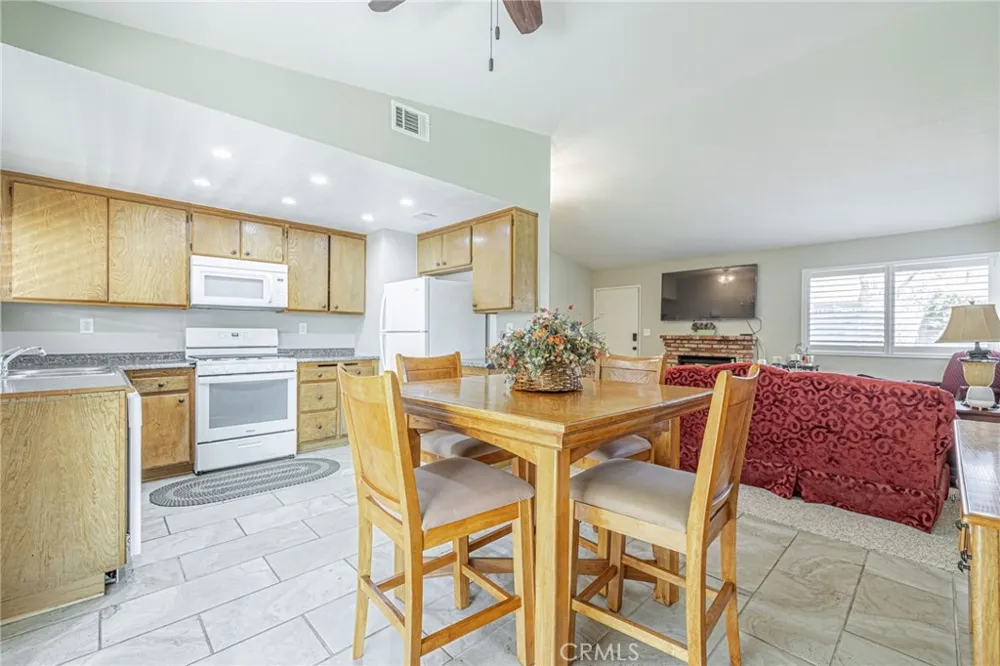 43729 La Paz Lancaster, CA 93535
