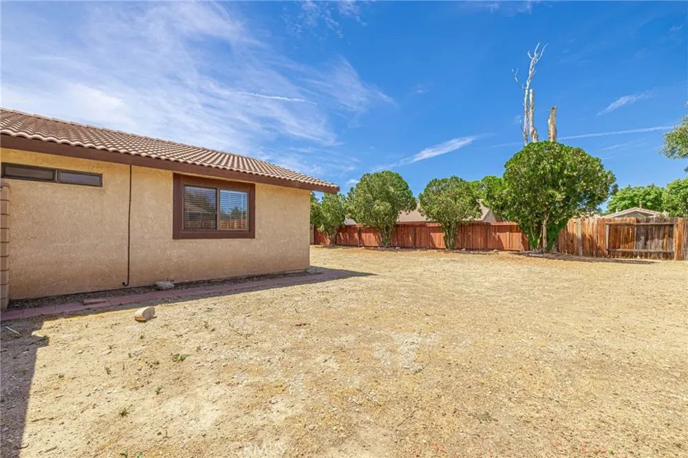 43729 La Paz Lancaster, CA 93535