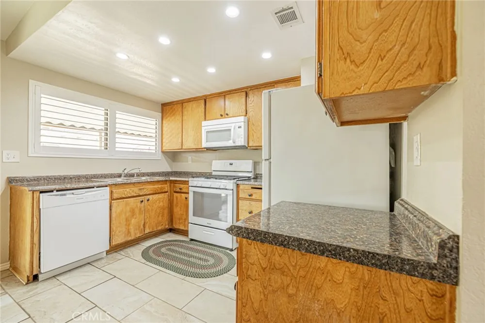43729 La Paz Lancaster, CA 93535