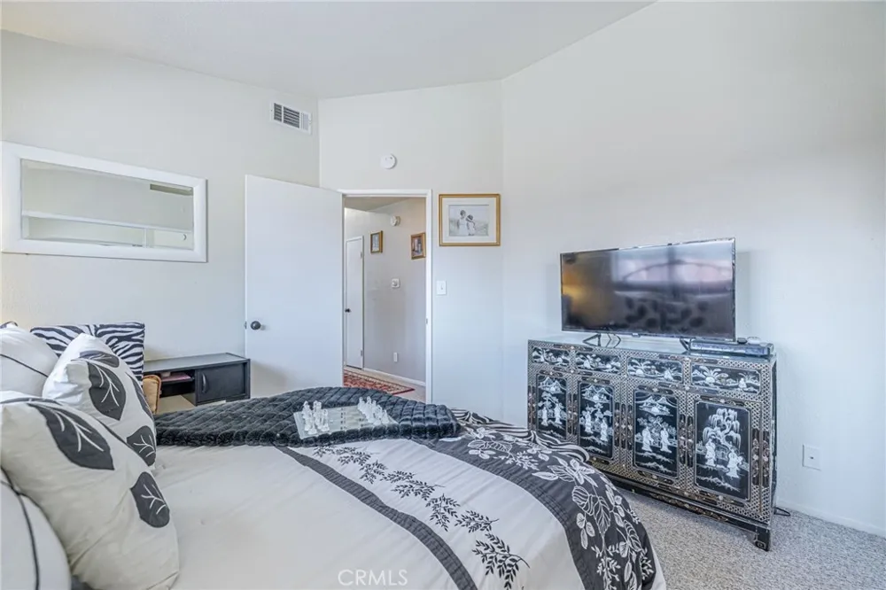 43729 La Paz Lancaster, CA 93535