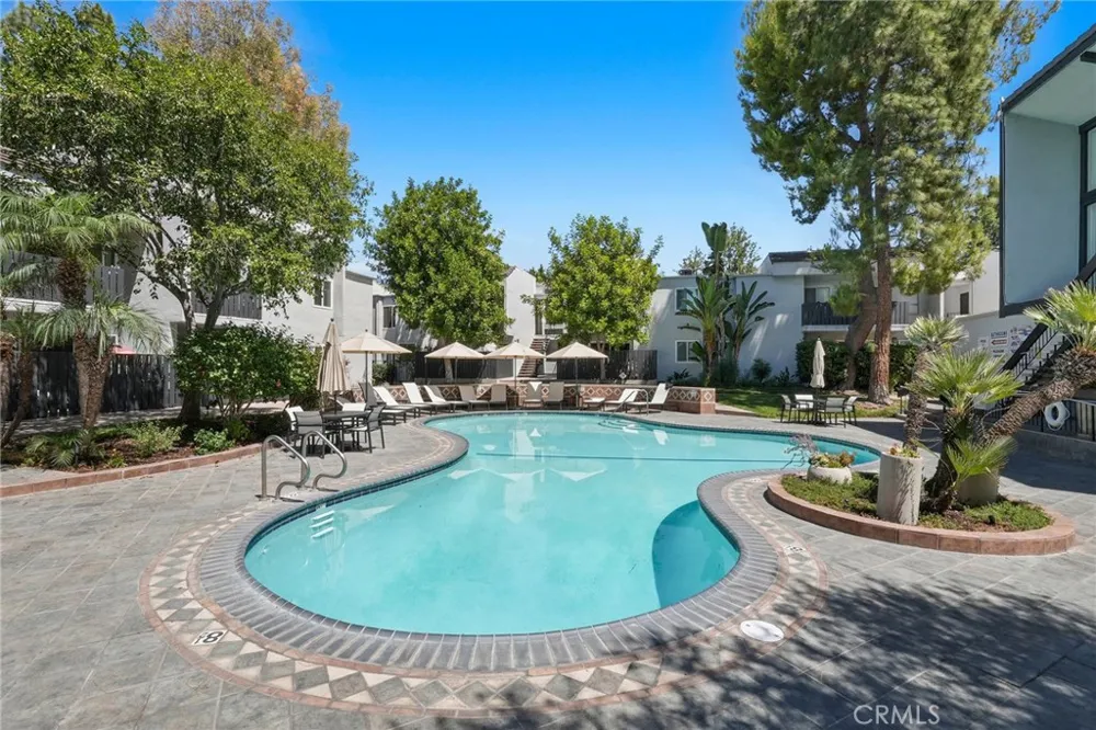 18645 Hatteras St #234 Tarzana, CA 91356