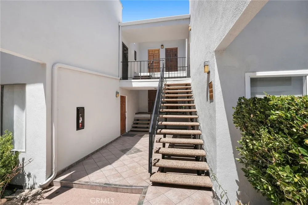 18645 Hatteras St #234 Tarzana, CA 91356