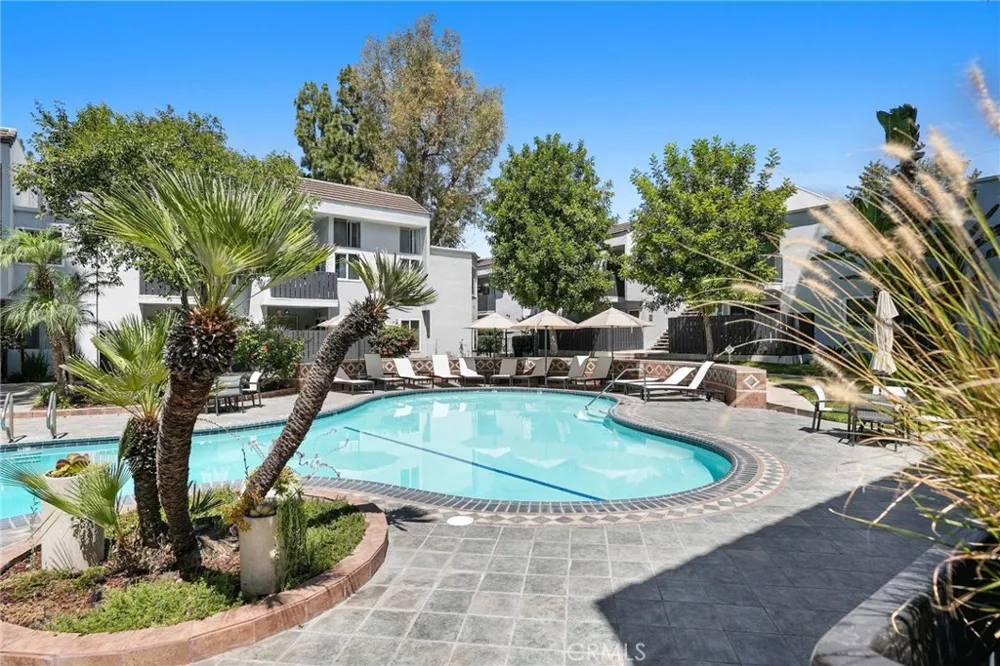 18645 Hatteras St #234 Tarzana, CA 91356