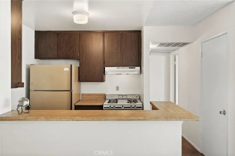 18645 Hatteras St #234 Tarzana, CA 91356