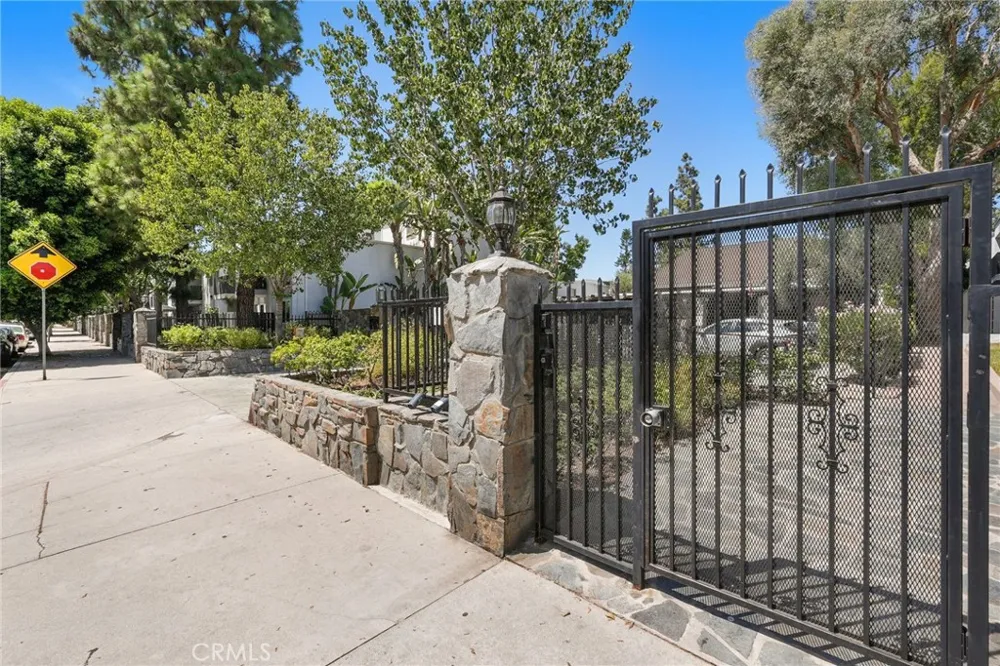 18645 Hatteras St #234 Tarzana, CA 91356