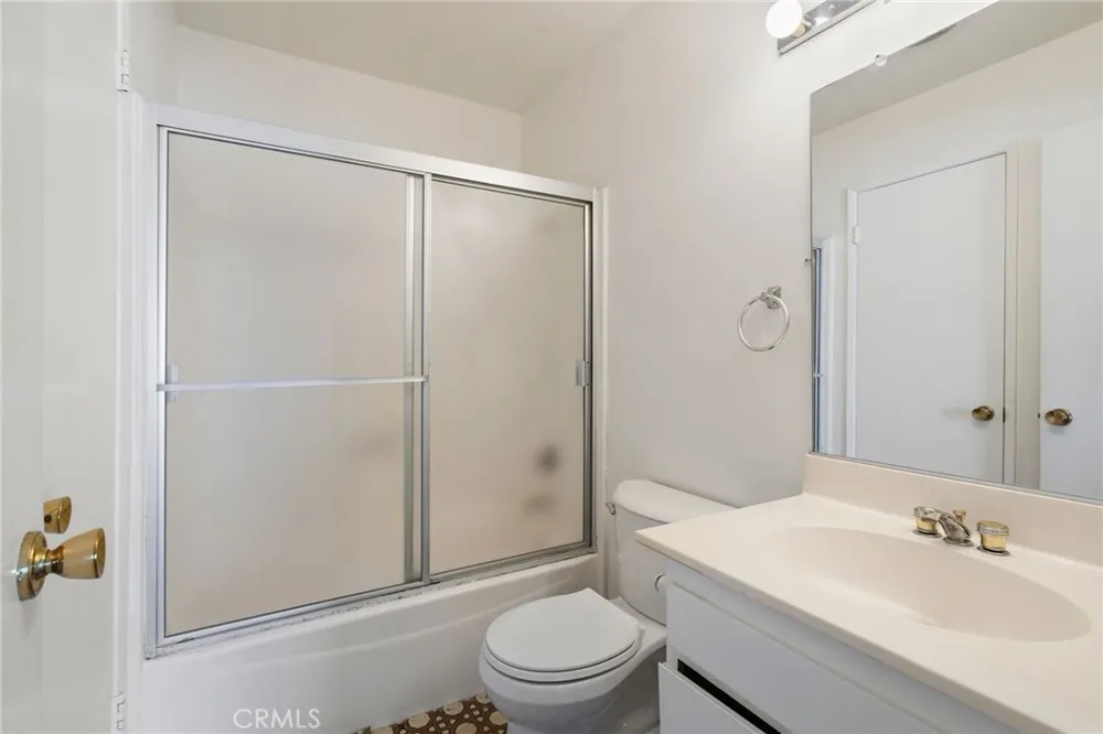 18645 Hatteras St #234 Tarzana, CA 91356