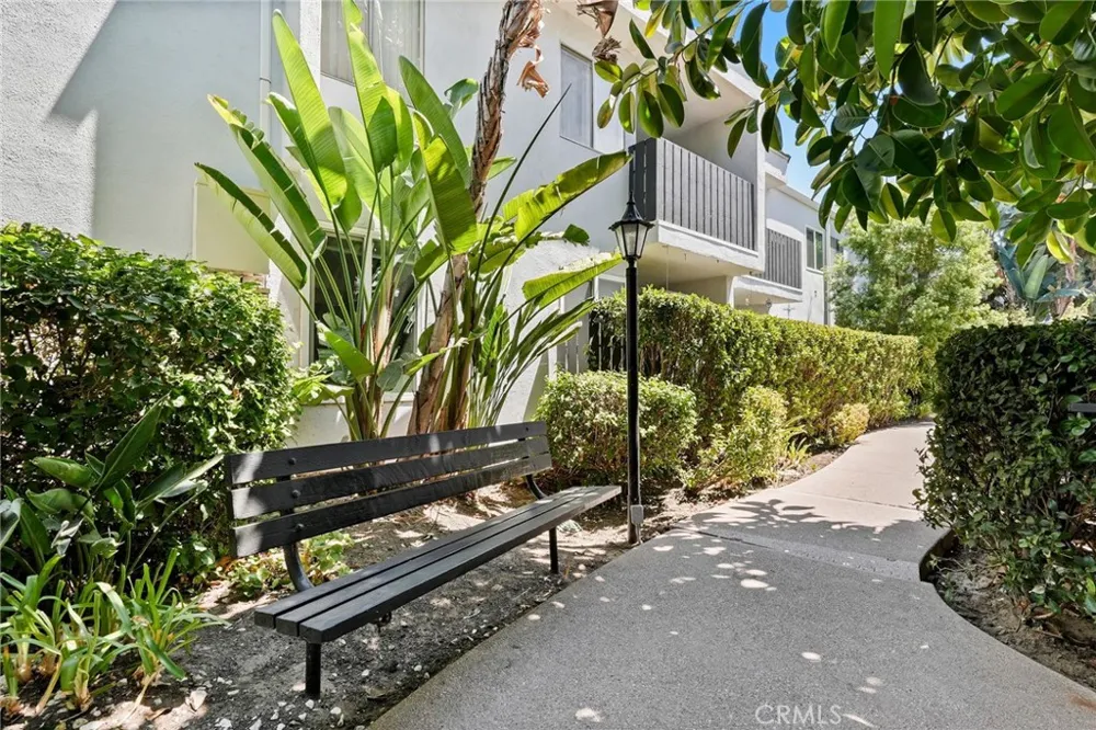 18645 Hatteras St #234 Tarzana, CA 91356