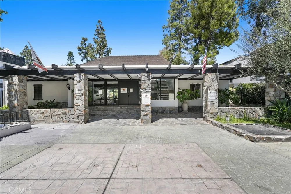 18645 Hatteras St #234 Tarzana, CA 91356