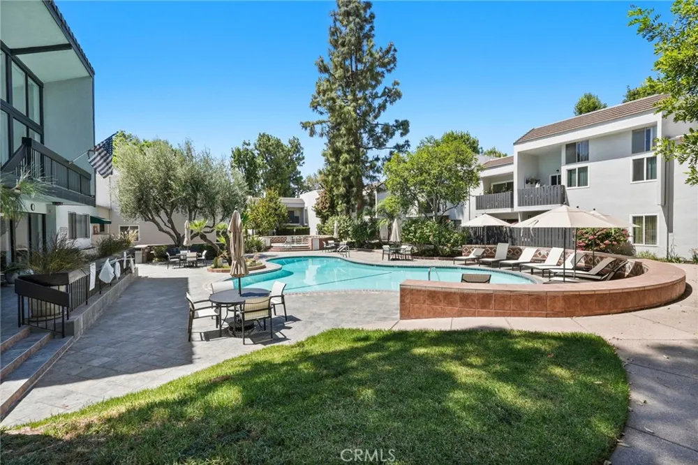 18645 Hatteras St #234 Tarzana, CA 91356