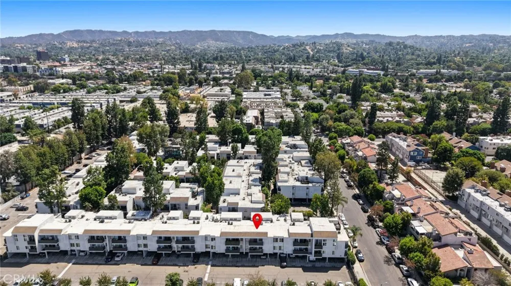 18645 Hatteras St #234 Tarzana, CA 91356