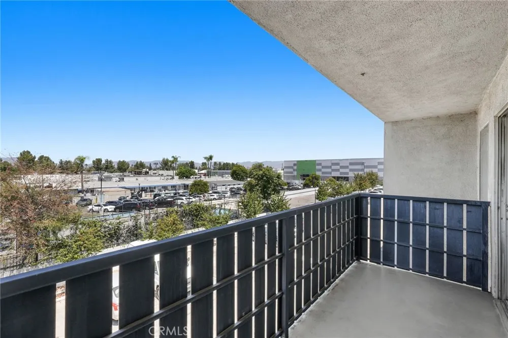 18645 Hatteras St #234 Tarzana, CA 91356