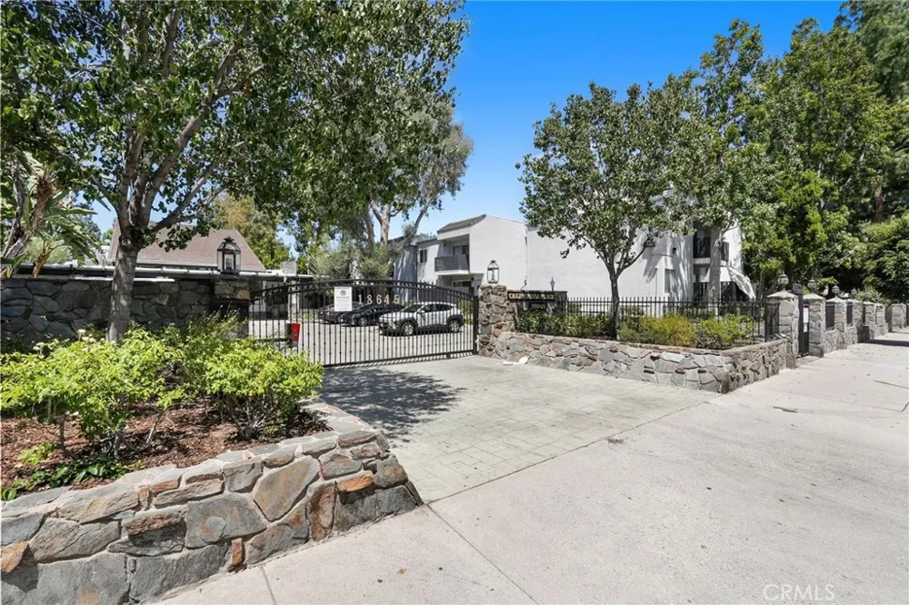 18645 Hatteras St #234 Tarzana, CA 91356