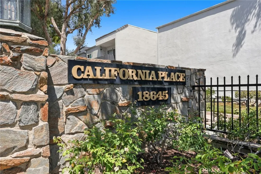 18645 Hatteras St #234 Tarzana, CA 91356
