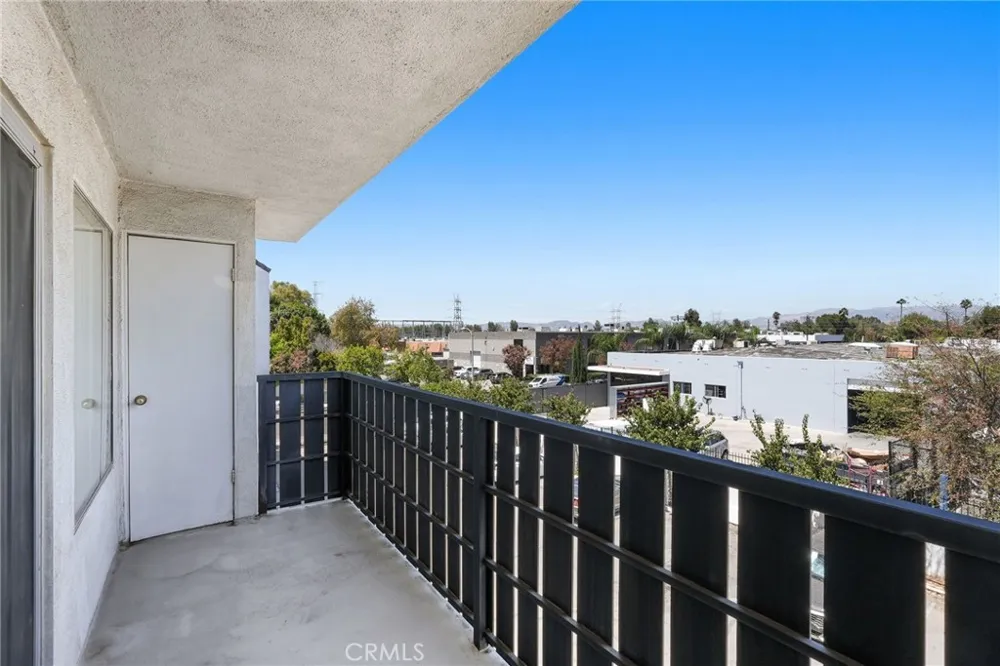 18645 Hatteras St #234 Tarzana, CA 91356