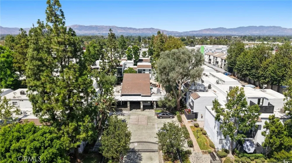 18645 Hatteras St #234 Tarzana, CA 91356