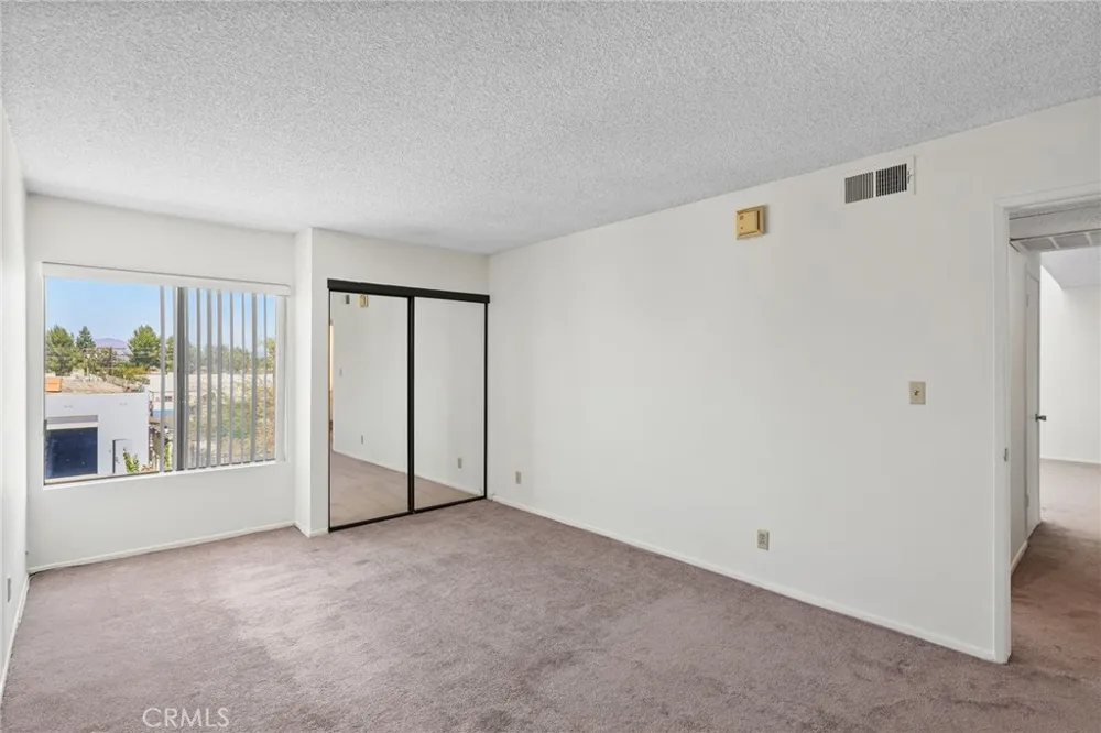 18645 Hatteras St #234 Tarzana, CA 91356