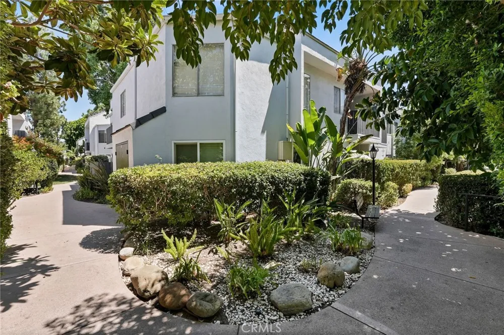 18645 Hatteras St #234 Tarzana, CA 91356