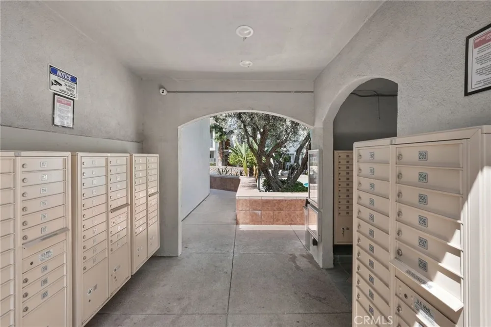 18645 Hatteras St #234 Tarzana, CA 91356