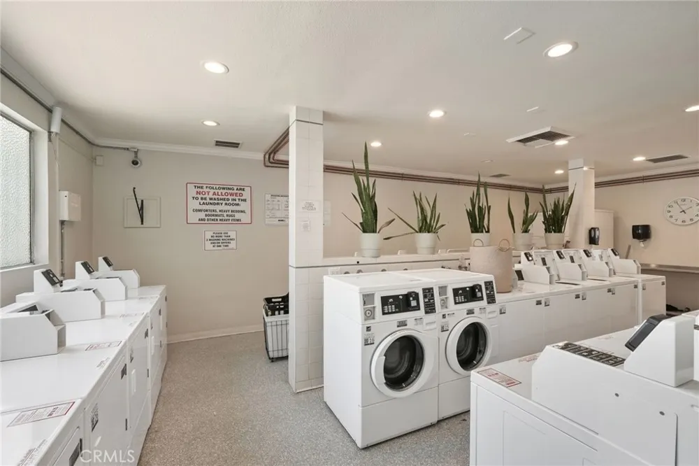 18645 Hatteras St #234 Tarzana, CA 91356